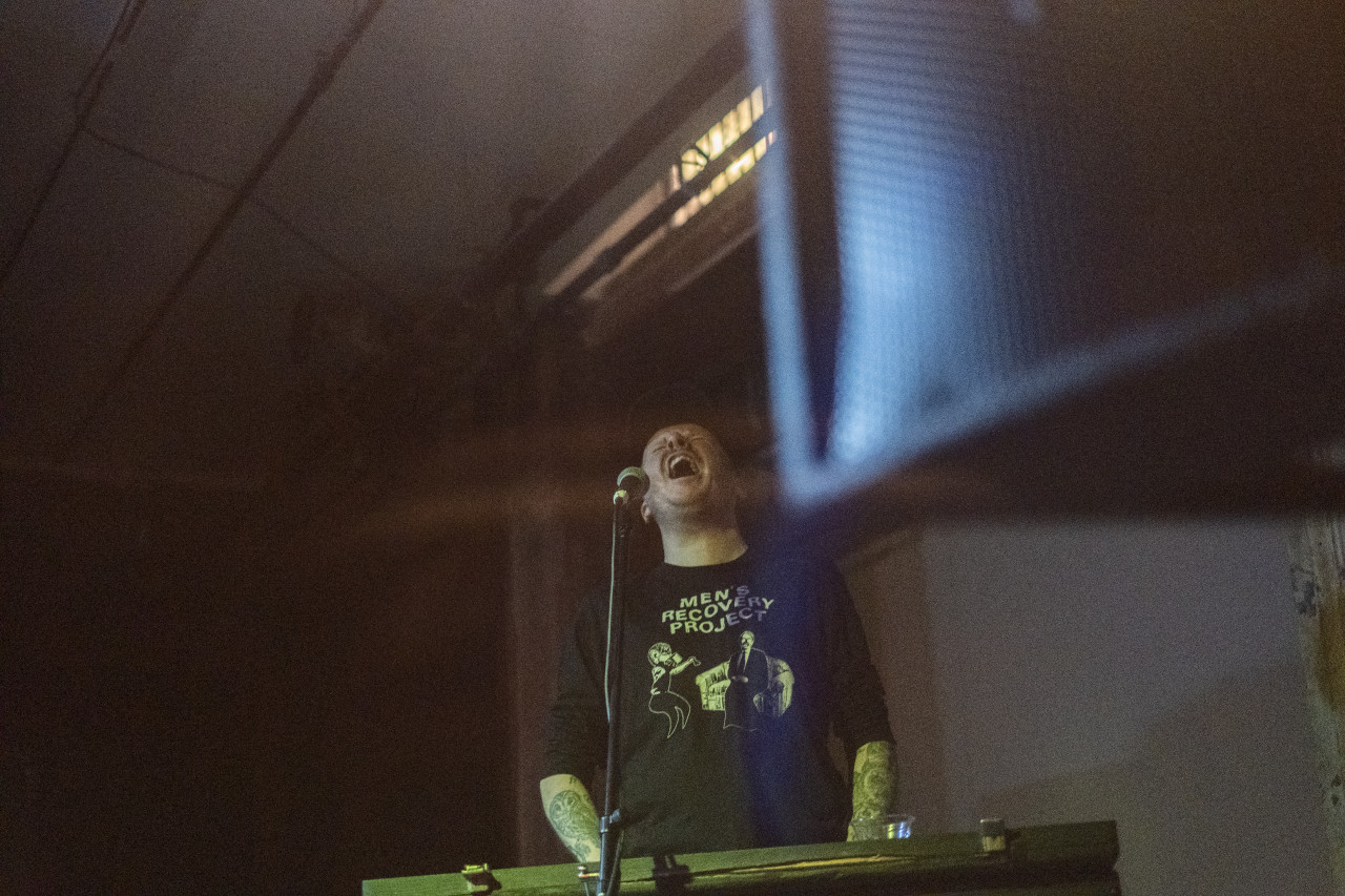 The image positioned below a speaker shows a performer singing while playing the keyboard.